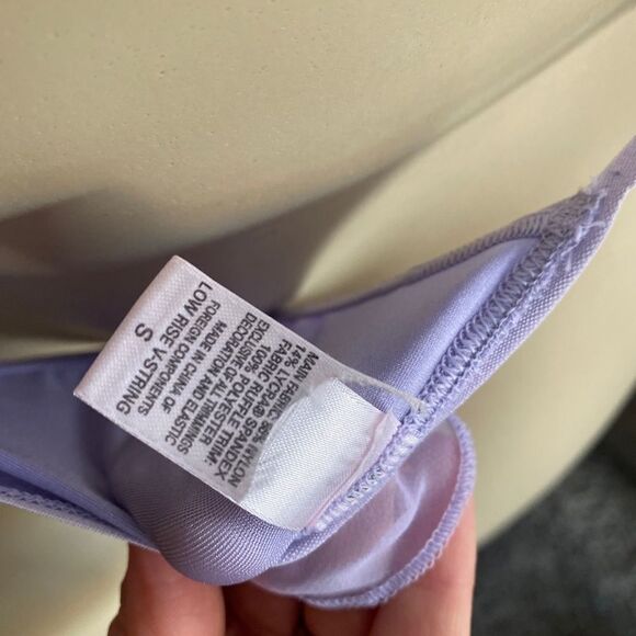 Victoria’s Secret Second Skin Satin V String thong panties S - Picture 3 of 4